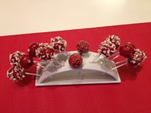 Cake pop - Gateau à la fraise enrobé de coulis de framboise