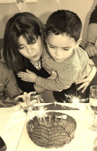 sacha souffle ses bougies